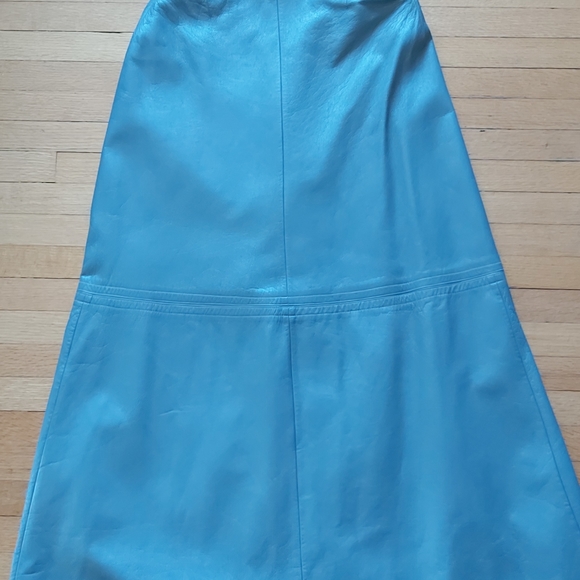 Sensational Sky-Blue Vintage Leather Cape - Picture 6 of 8